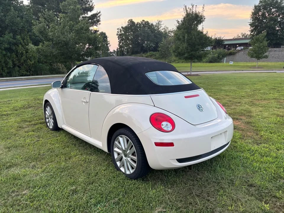 2010 Volkswagen New Beetle - Image 7 of 18