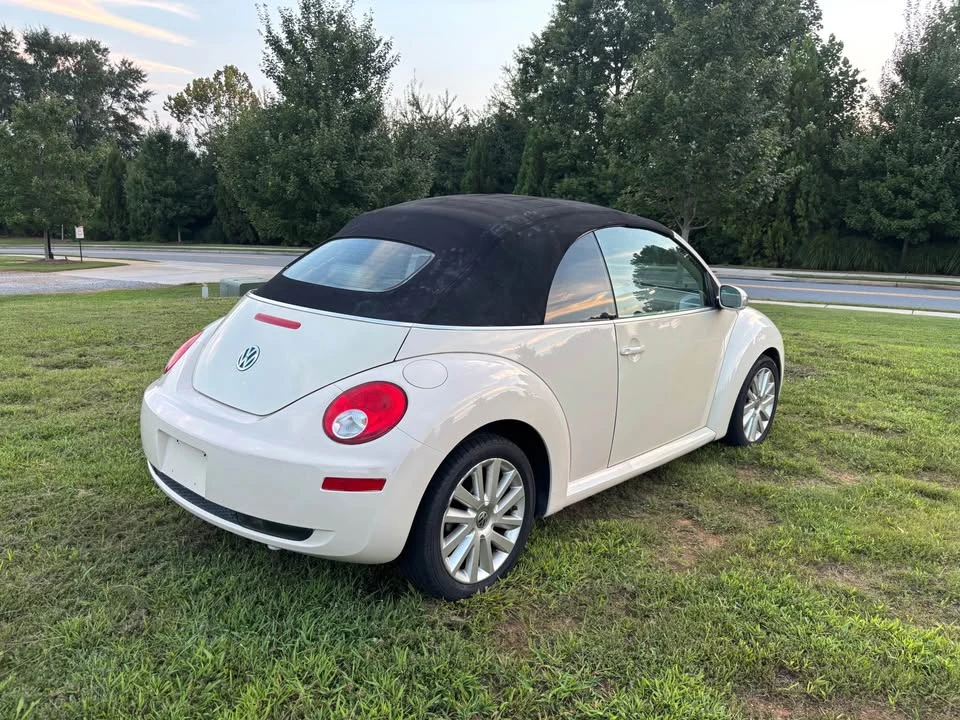 2010 Volkswagen New Beetle - Image 5 of 18