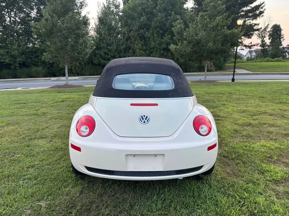 2010 Volkswagen New Beetle - Image 6 of 18