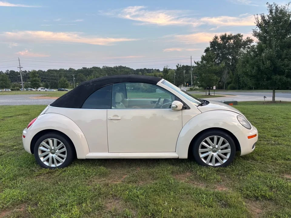 2010 Volkswagen New Beetle - Image 18 of 18