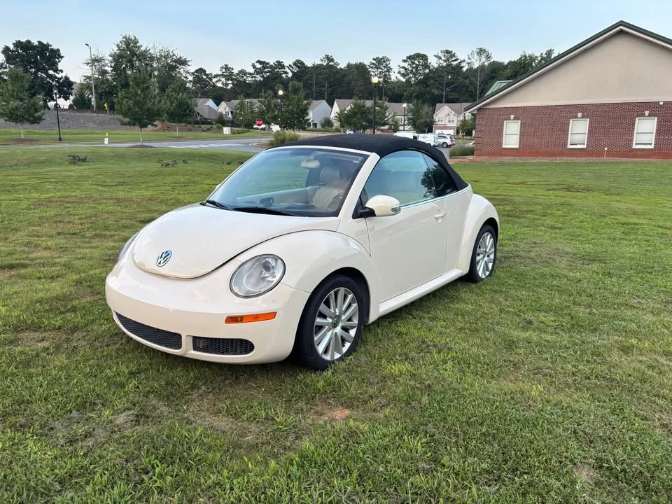 2010 Volkswagen New Beetle - Image 15 of 18