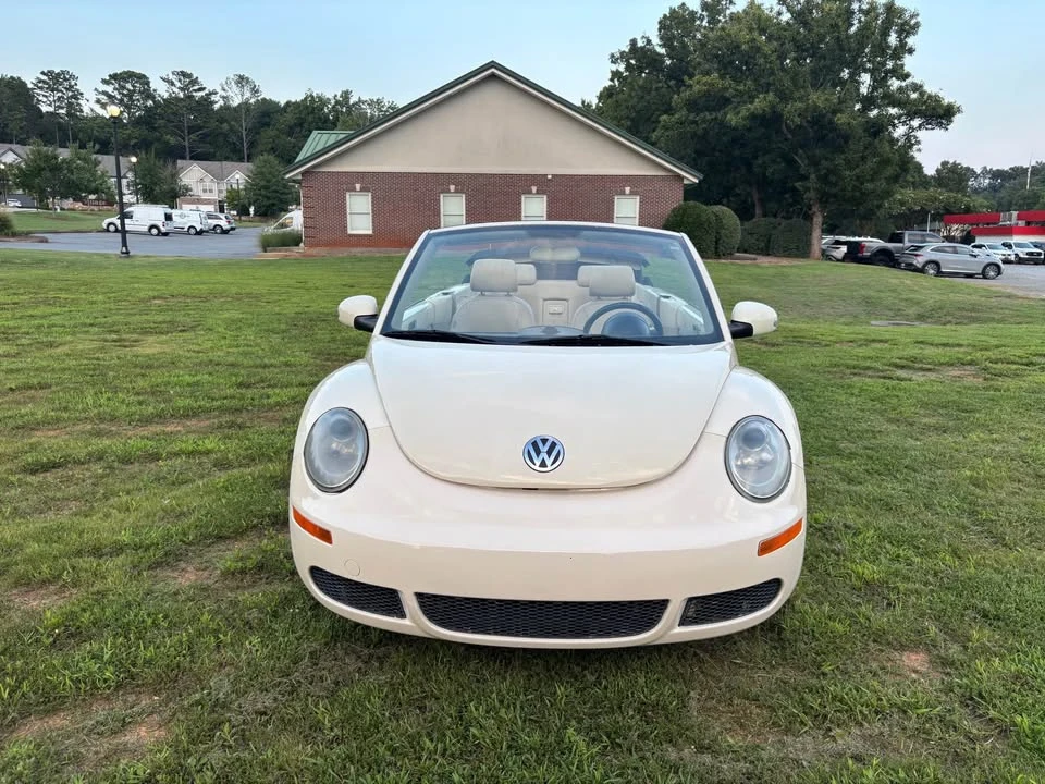 2010 Volkswagen New Beetle - Image 2 of 18