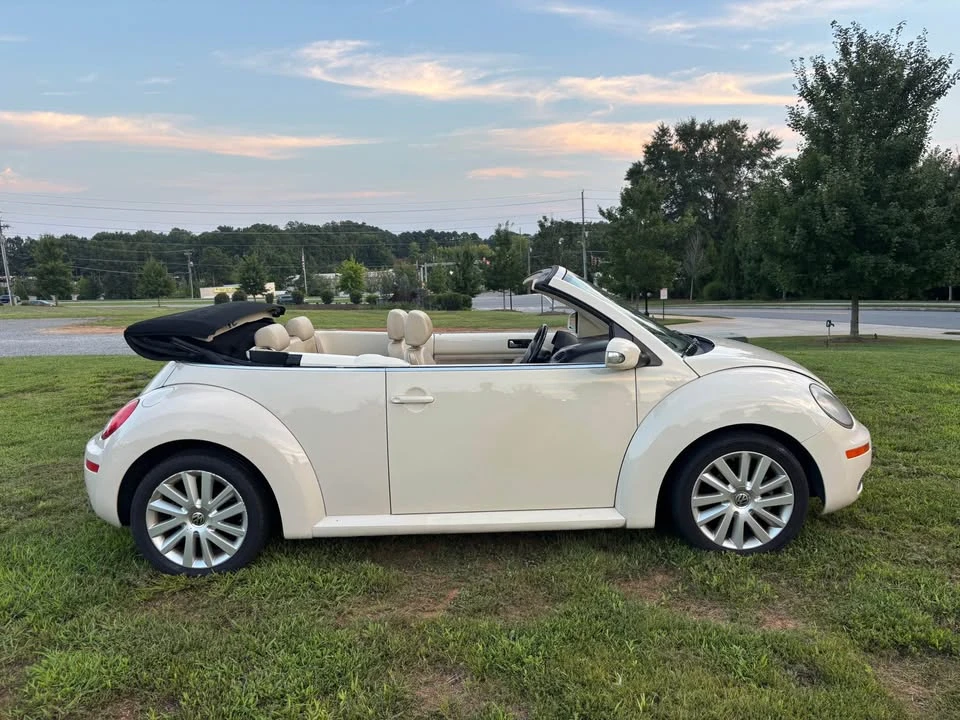 2010 Volkswagen New Beetle - Image 4 of 18