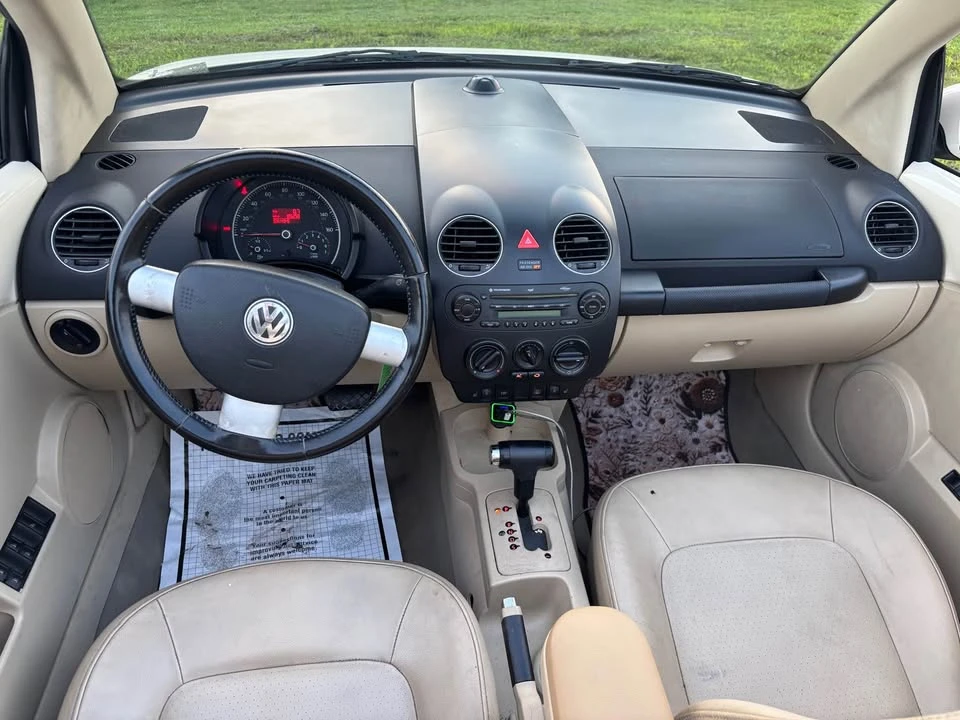 2010 Volkswagen New Beetle - Image 13 of 18