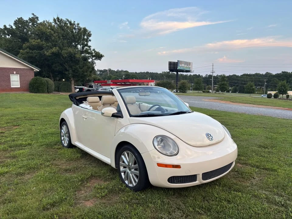 2010 Volkswagen New Beetle - Image 3 of 18