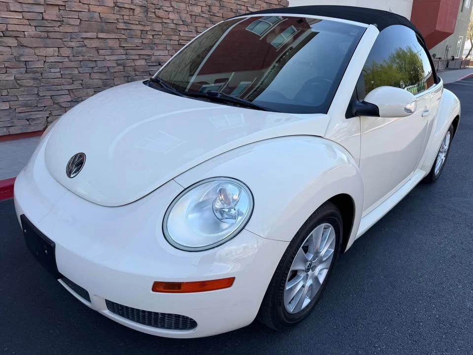 2010 Volkswagen New Beetle - Image 2 of 16