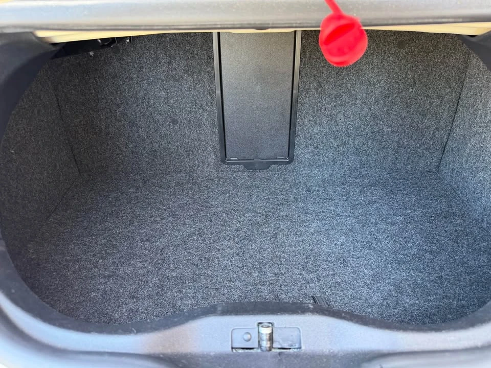 2010 Volkswagen New Beetle - Image 13 of 16