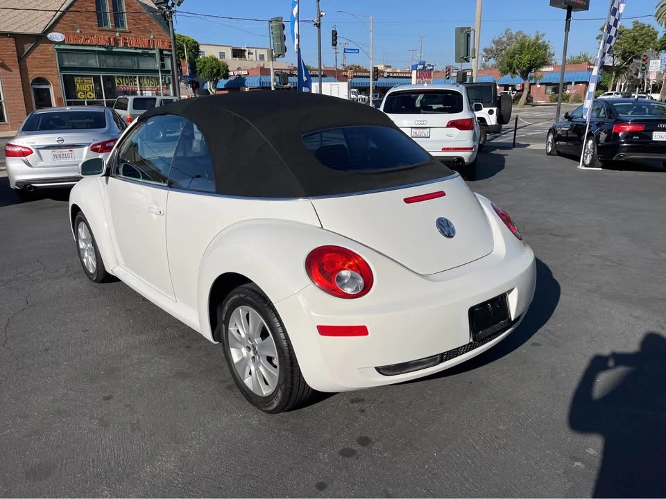 2010 Volkswagen New Beetle - Image 12 of 16