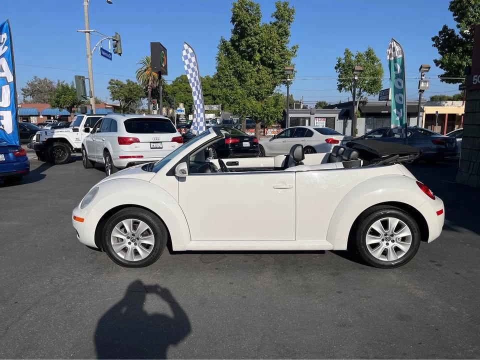 2010 Volkswagen New Beetle - Image 5 of 16