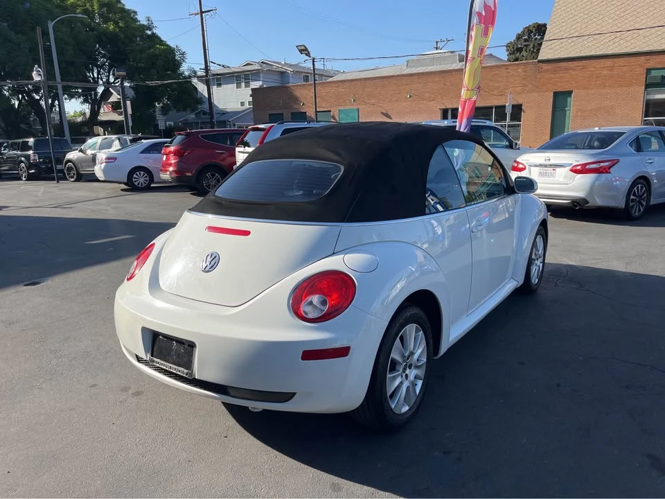 2010 Volkswagen New Beetle - Image 10 of 16