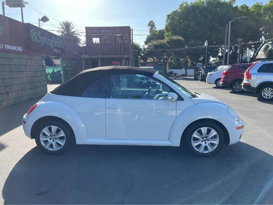 2010 Volkswagen New Beetle - Image 9 of 16