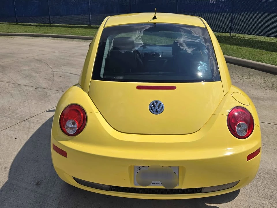2010 Volkswagen New Beetle - Image 4 of 20