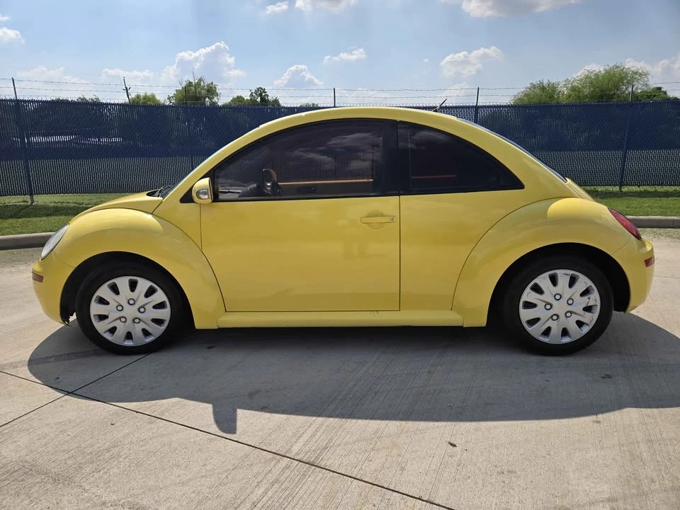 2010 Volkswagen New Beetle - Image 7 of 20