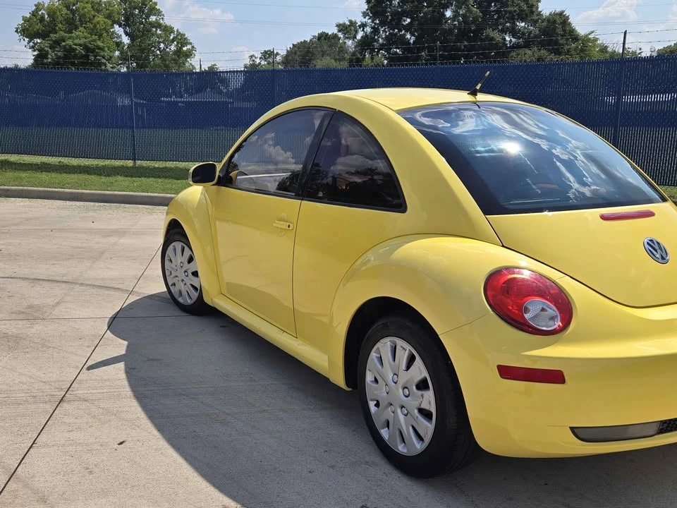 2010 Volkswagen New Beetle - Image 3 of 20