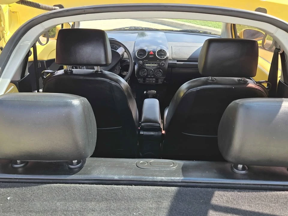 2010 Volkswagen New Beetle - Image 19 of 20