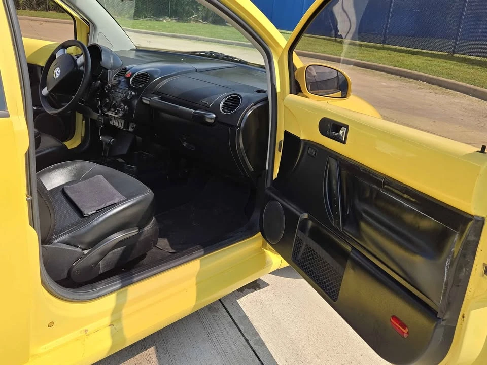 2010 Volkswagen New Beetle - Image 18 of 20