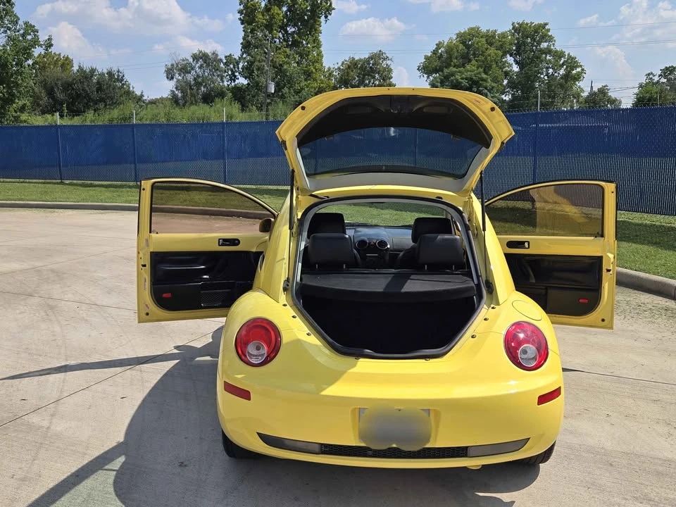 2010 Volkswagen New Beetle - Image 12 of 20