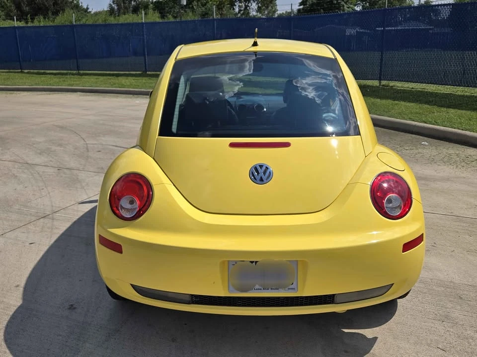 2010 Volkswagen New Beetle - Image 6 of 20