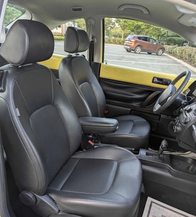 2010 Volkswagen New Beetle - Image 9 of 18