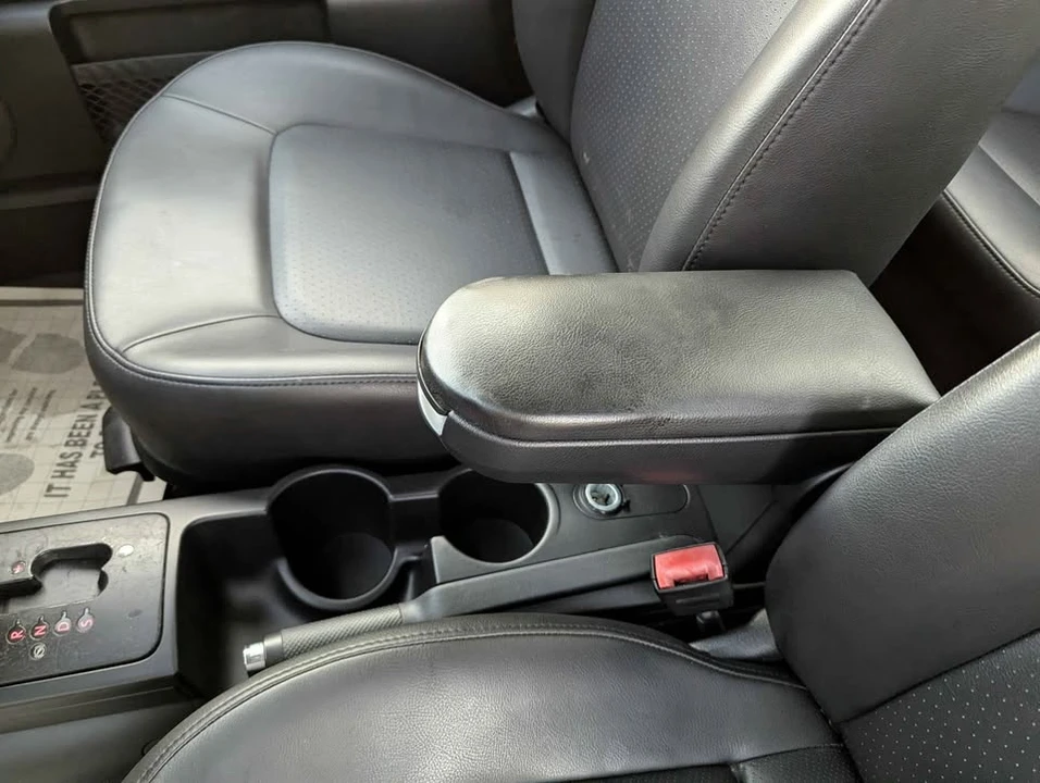 2010 Volkswagen New Beetle - Image 14 of 18