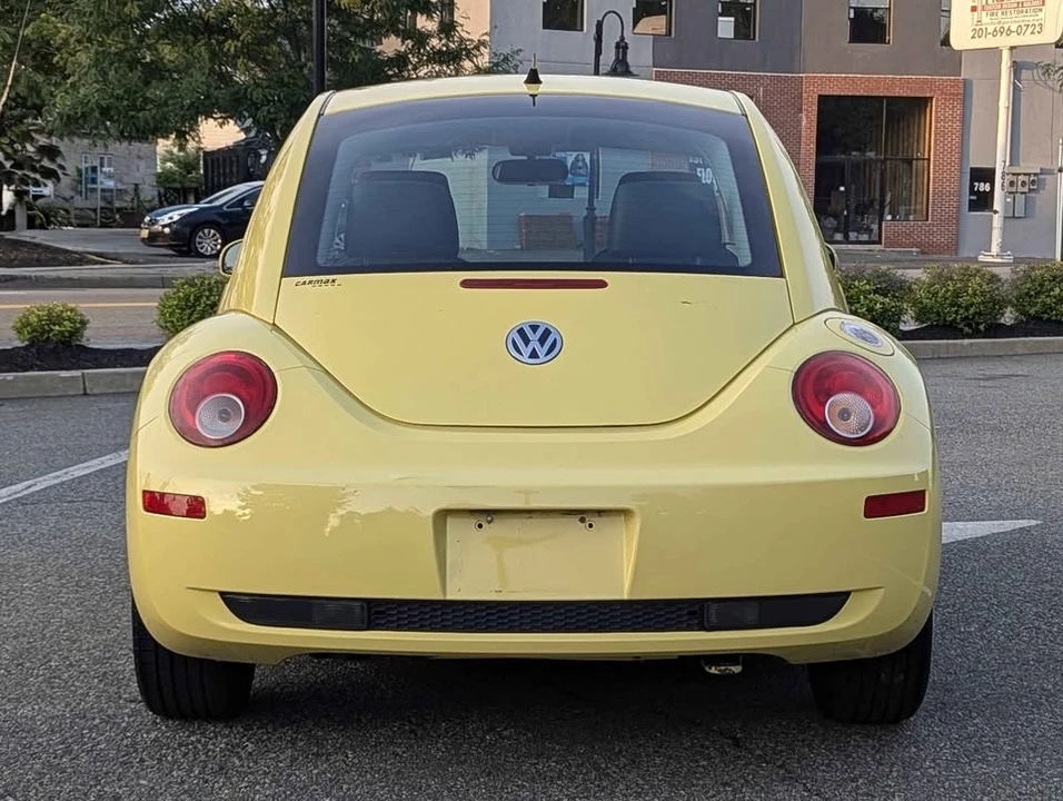 2010 Volkswagen New Beetle - Image 5 of 18