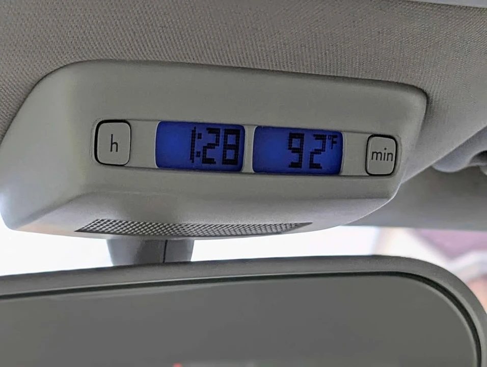 2010 Volkswagen New Beetle - Image 15 of 18