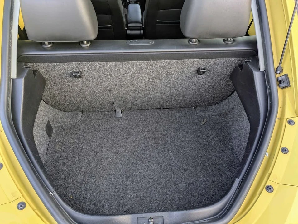 2010 Volkswagen New Beetle - Image 16 of 18