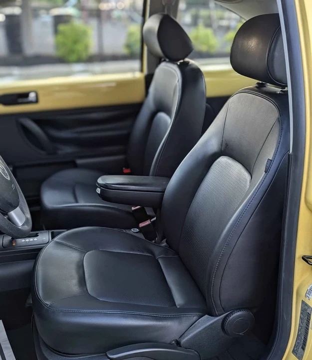 2010 Volkswagen New Beetle - Image 8 of 18