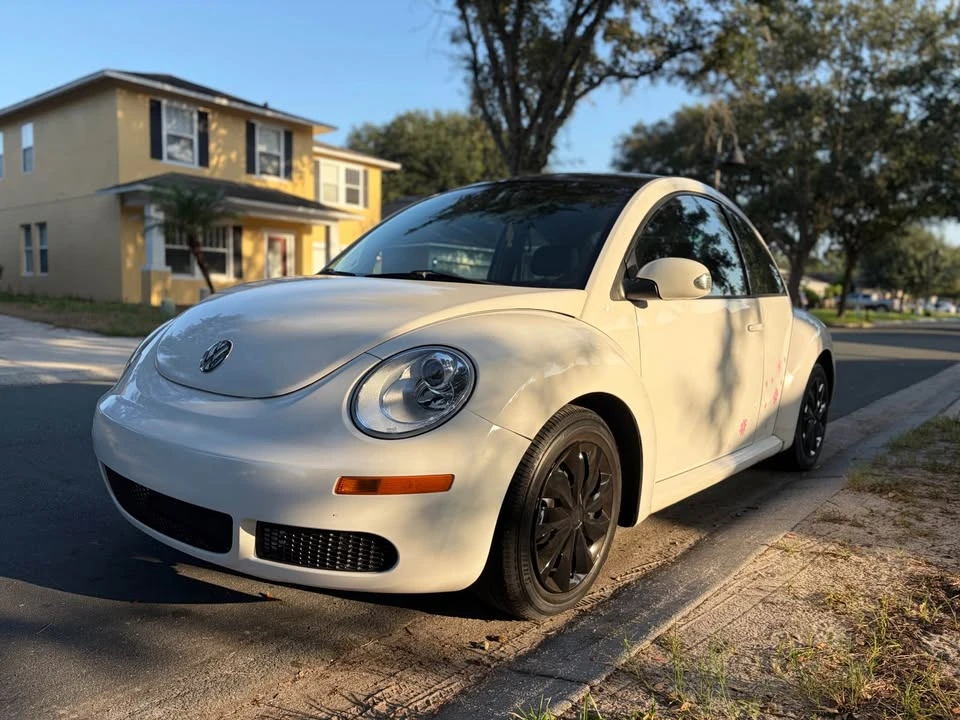 2010 Volkswagen New Beetle - Image 10 of 18