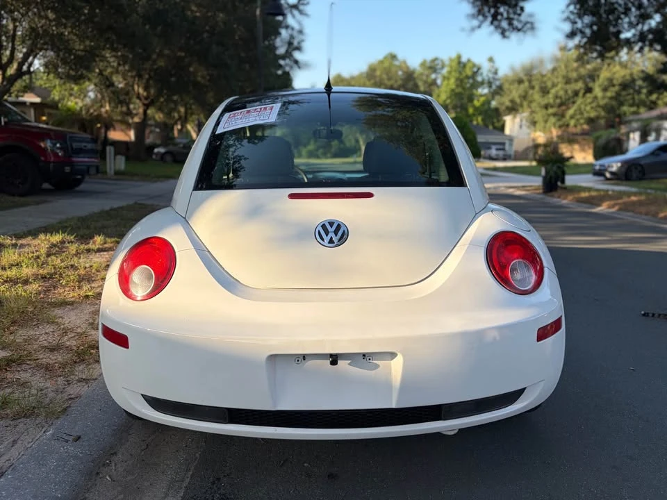 2010 Volkswagen New Beetle - Image 15 of 18