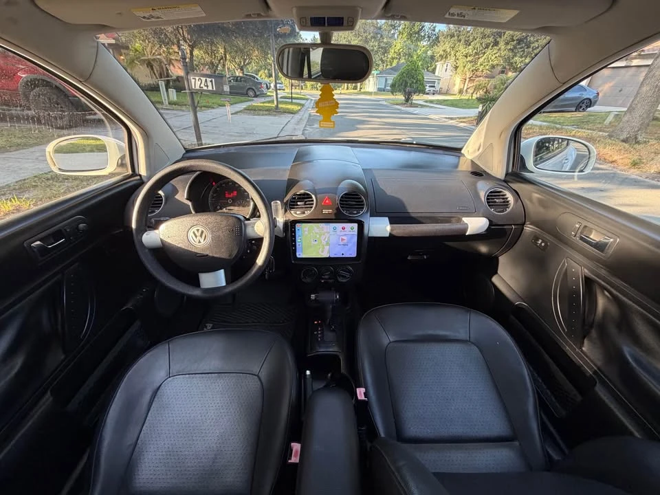 2010 Volkswagen New Beetle - Image 19 of 20
