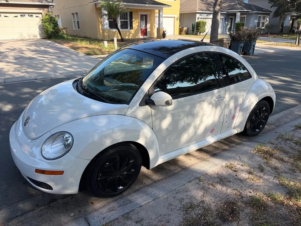 2010 Volkswagen New Beetle - Image 7 of 18