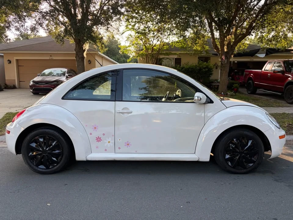 2010 Volkswagen New Beetle - Image 13 of 18
