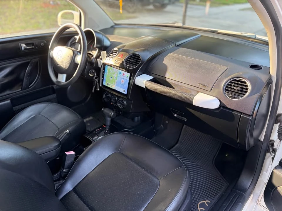 2010 Volkswagen New Beetle - Image 7 of 20