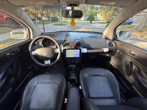 2010 Volkswagen New Beetle 2.5 Hatchback 2D