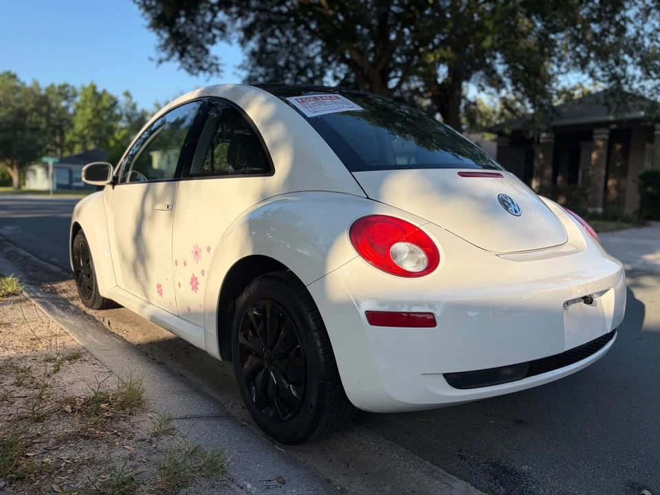 2010 Volkswagen New Beetle - Image 12 of 20
