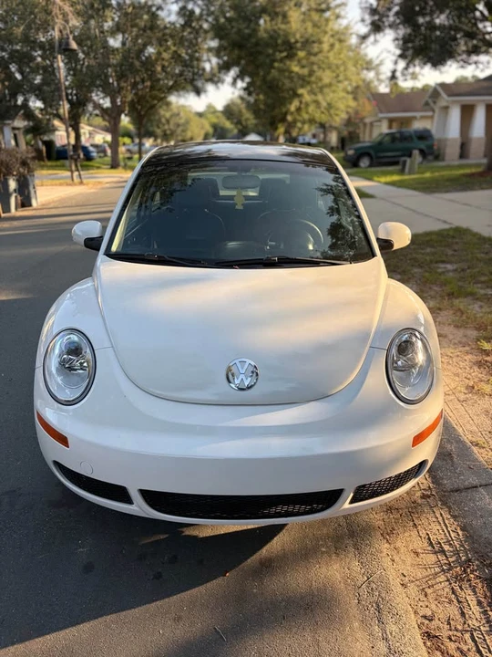 2010 Volkswagen New Beetle - Image 11 of 18