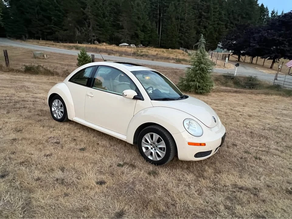 2010 Volkswagen New Beetle - Image 2 of 8