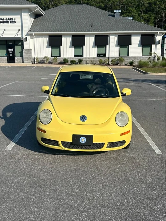 2010 Volkswagen New Beetle - Image 3 of 11