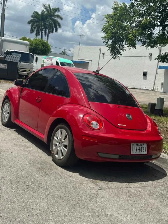2010 Volkswagen New Beetle - Image 3 of 5