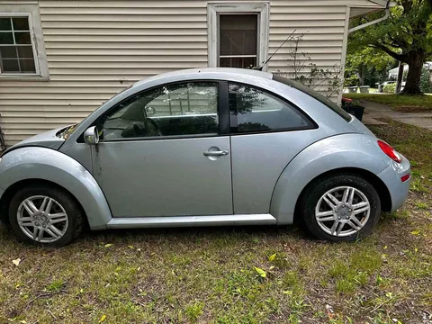 2010 Volkswagen New Beetle 2.5 Hatchback 2D