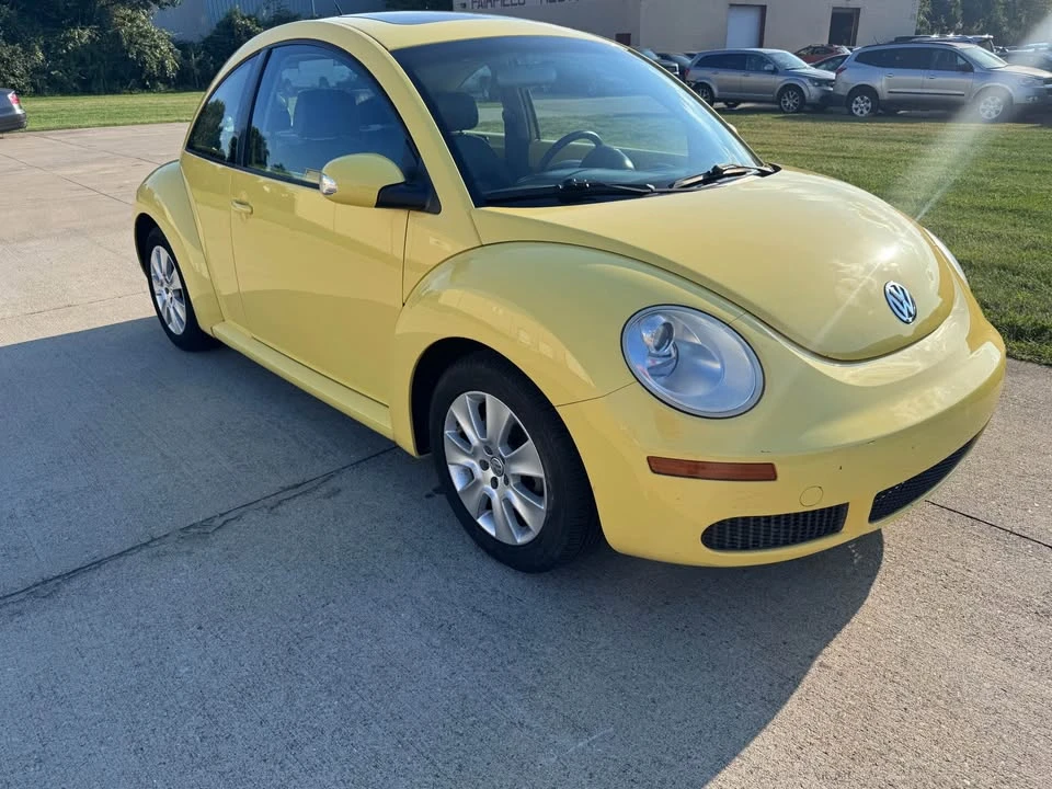 2010 Volkswagen New Beetle - Image 3 of 10