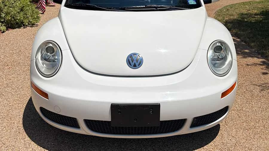 2010 Volkswagen New Beetle - Image 4 of 23