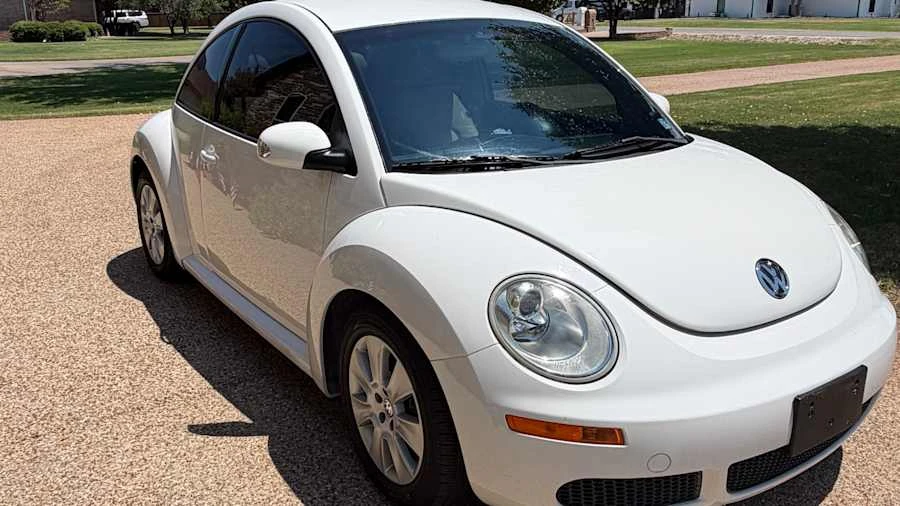 2010 Volkswagen New Beetle - Image 6 of 23