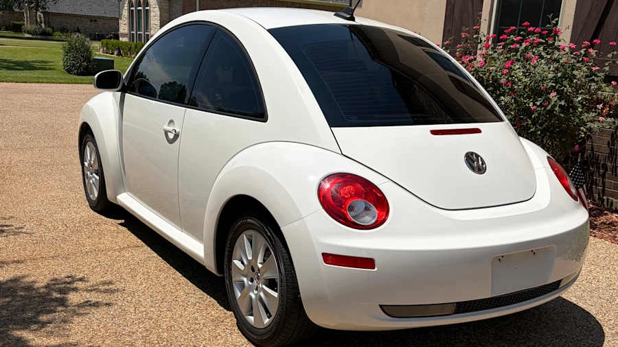 2010 Volkswagen New Beetle - Image 3 of 23