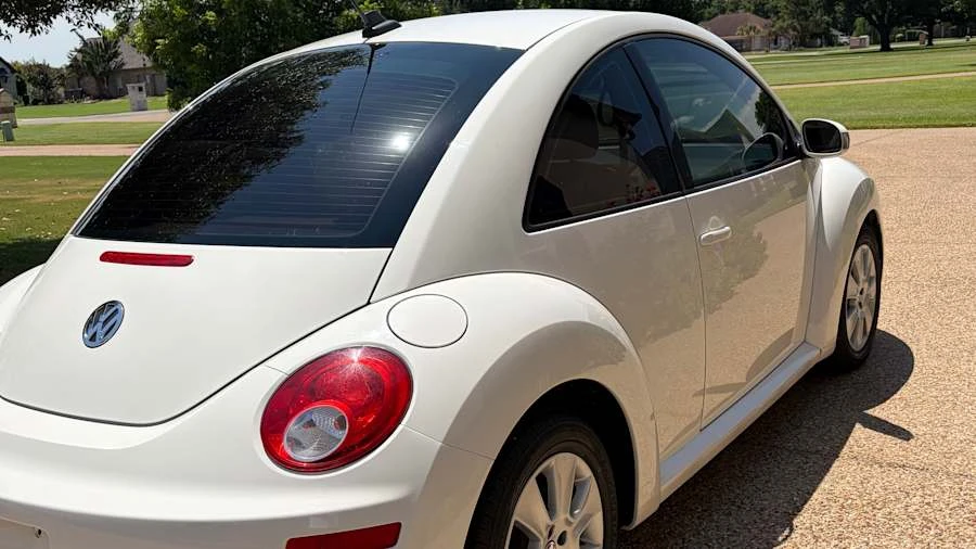 2010 Volkswagen New Beetle - Image 7 of 23