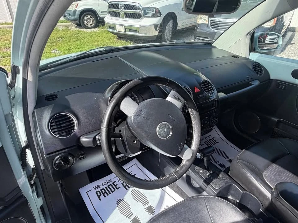 2010 Volkswagen New Beetle - Image 16 of 20