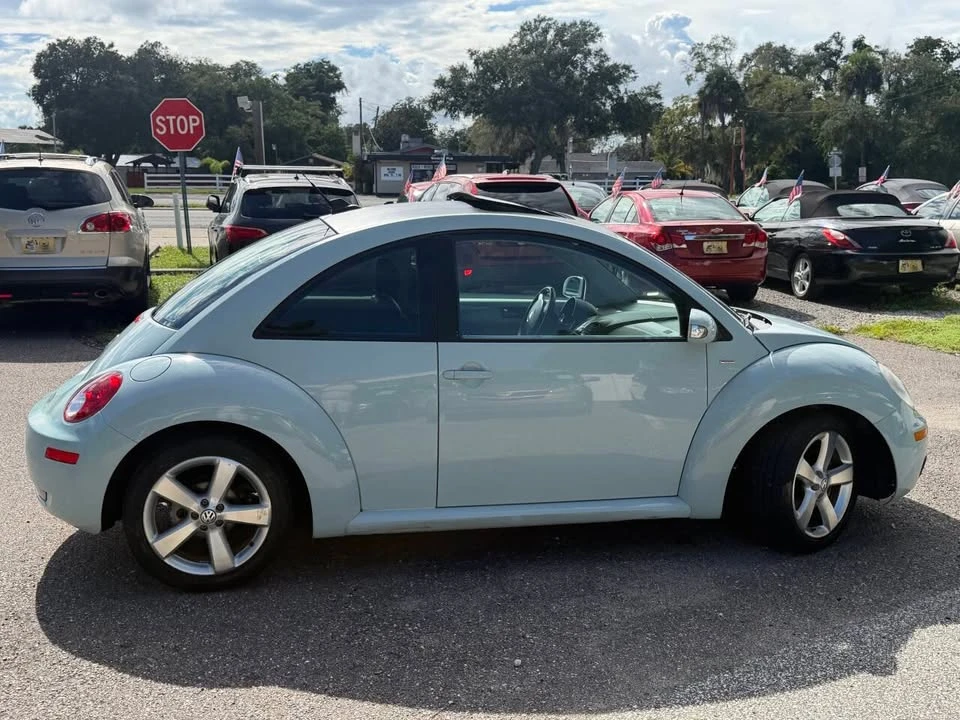 2010 Volkswagen New Beetle - Image 7 of 20