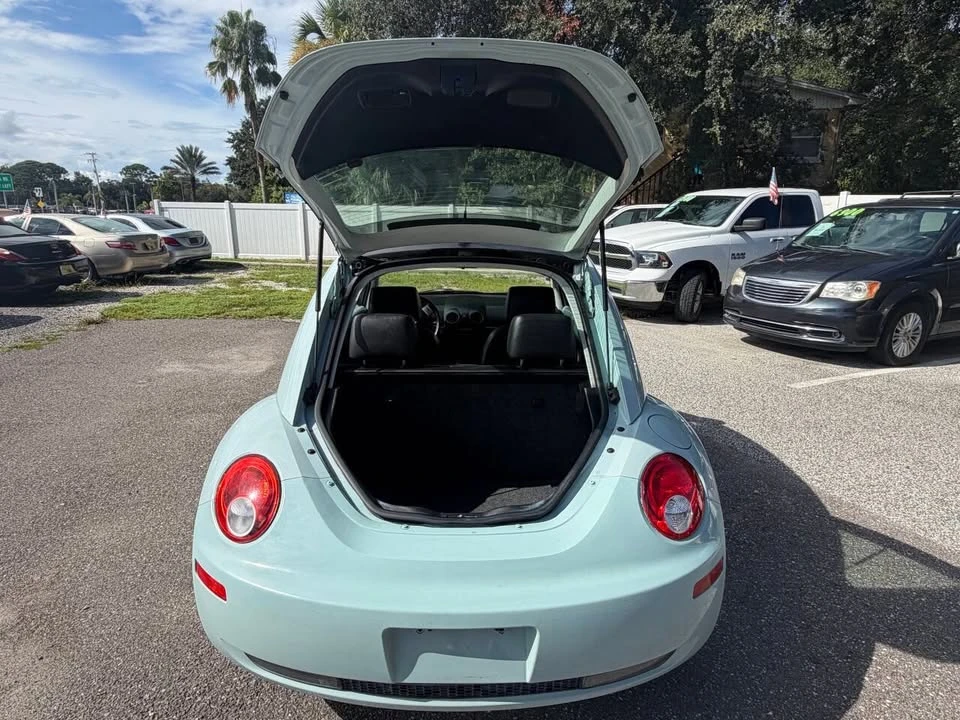 2010 Volkswagen New Beetle - Image 17 of 20