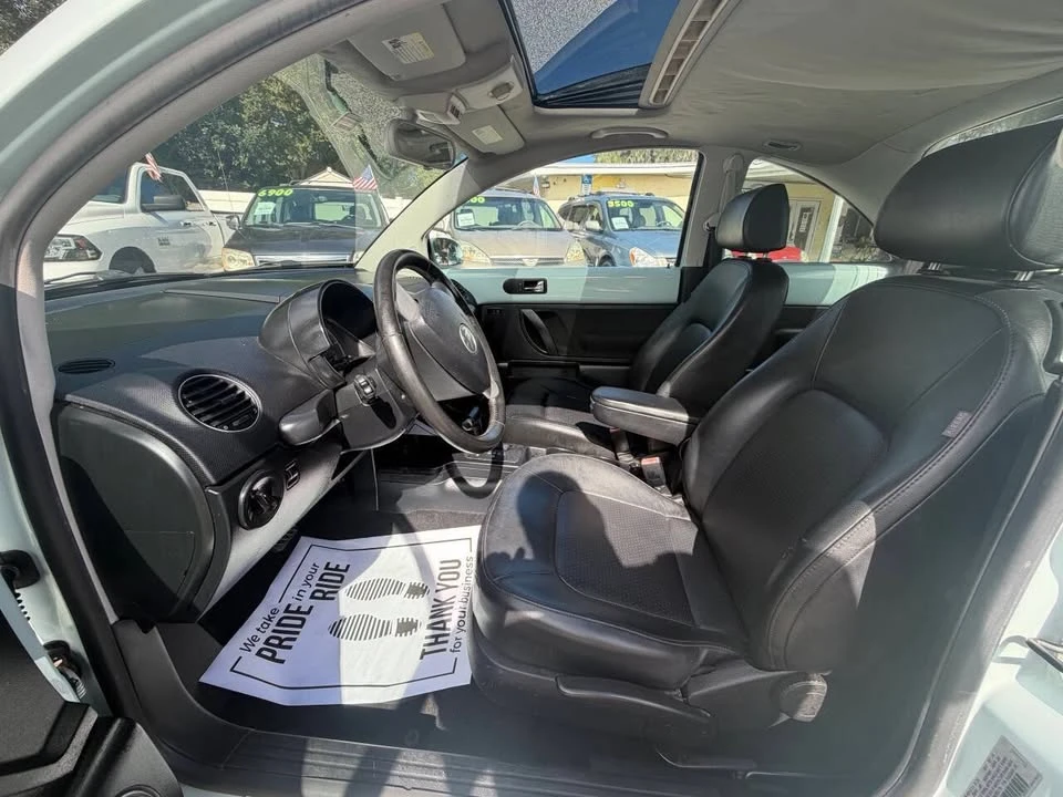 2010 Volkswagen New Beetle - Image 12 of 20